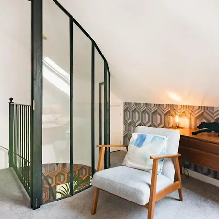 Stunning Duplex Penthouse In The City Centre *