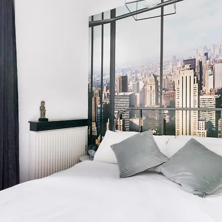Stunning Duplex Penthouse In The City Centre *