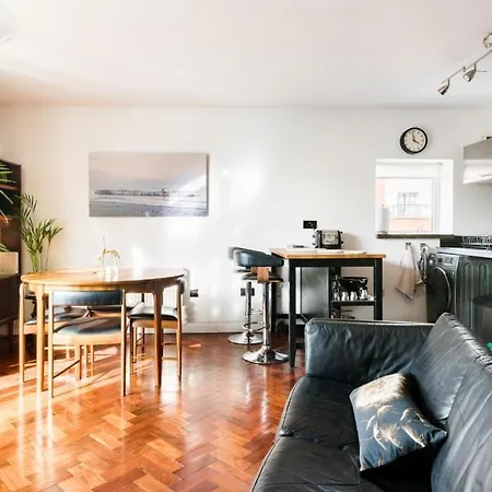 Stunning Duplex Penthouse In The City Centre